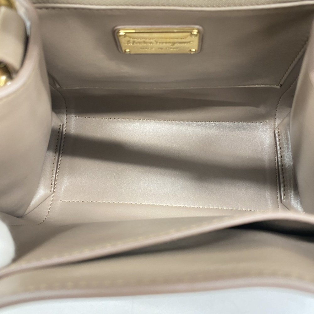SALVATORE FERRAGAMO Cream Leather Bag - Picture 4 of 13
